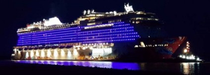 Jungfernfahrt Genting Dream blau